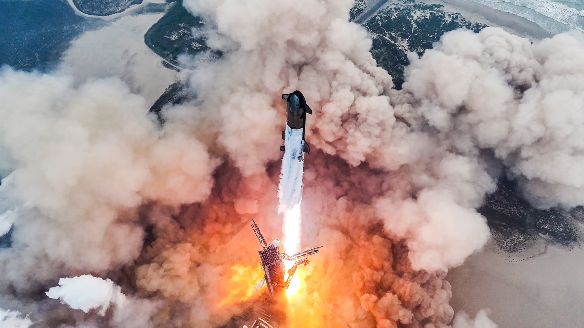 Starship-Super Heavy lifting off from Starbase, Texas, for the fourth flight test. ©SpaceX