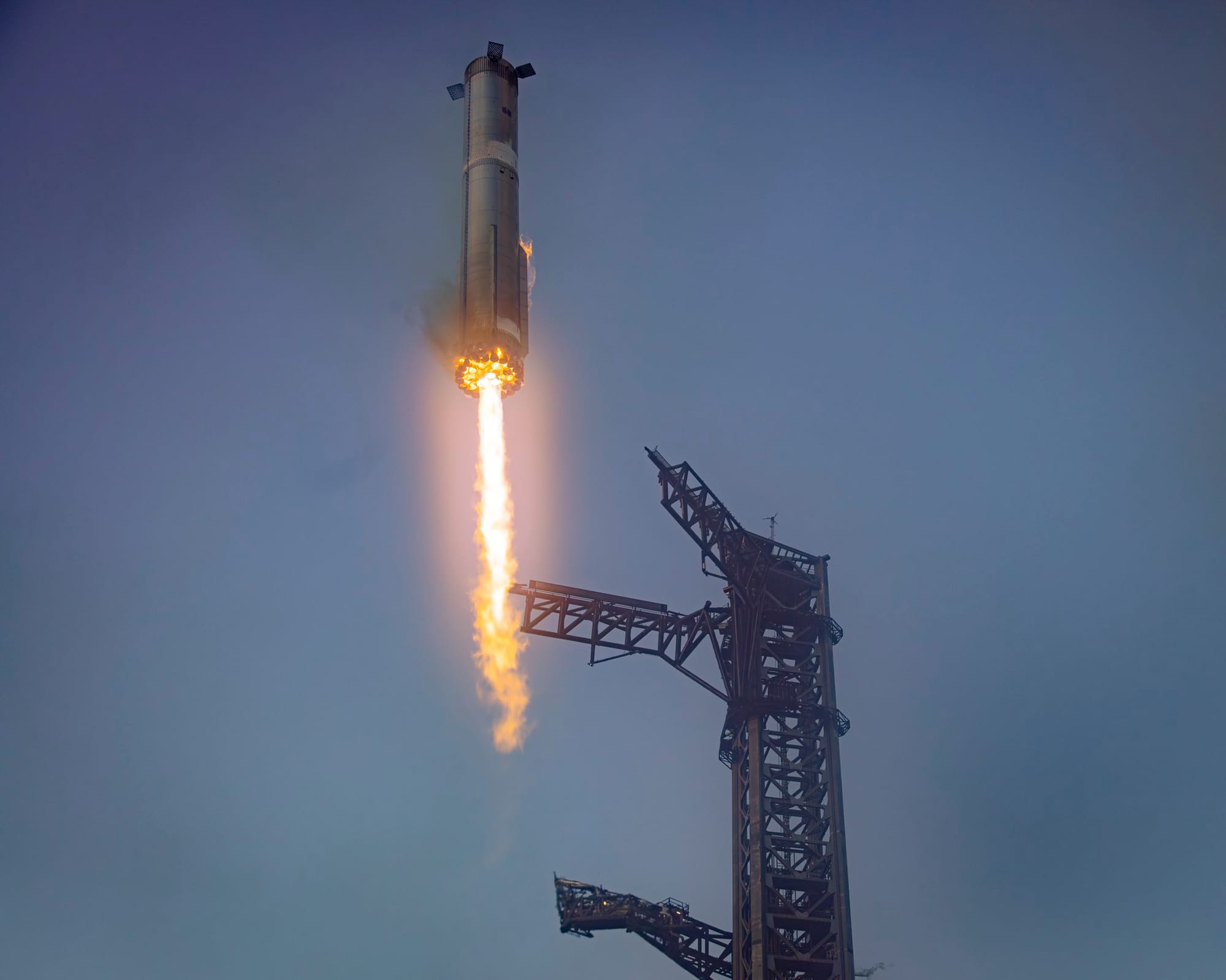 Booster 12 heading towards the launch tower for a catch on October 13th. ©SpaceX