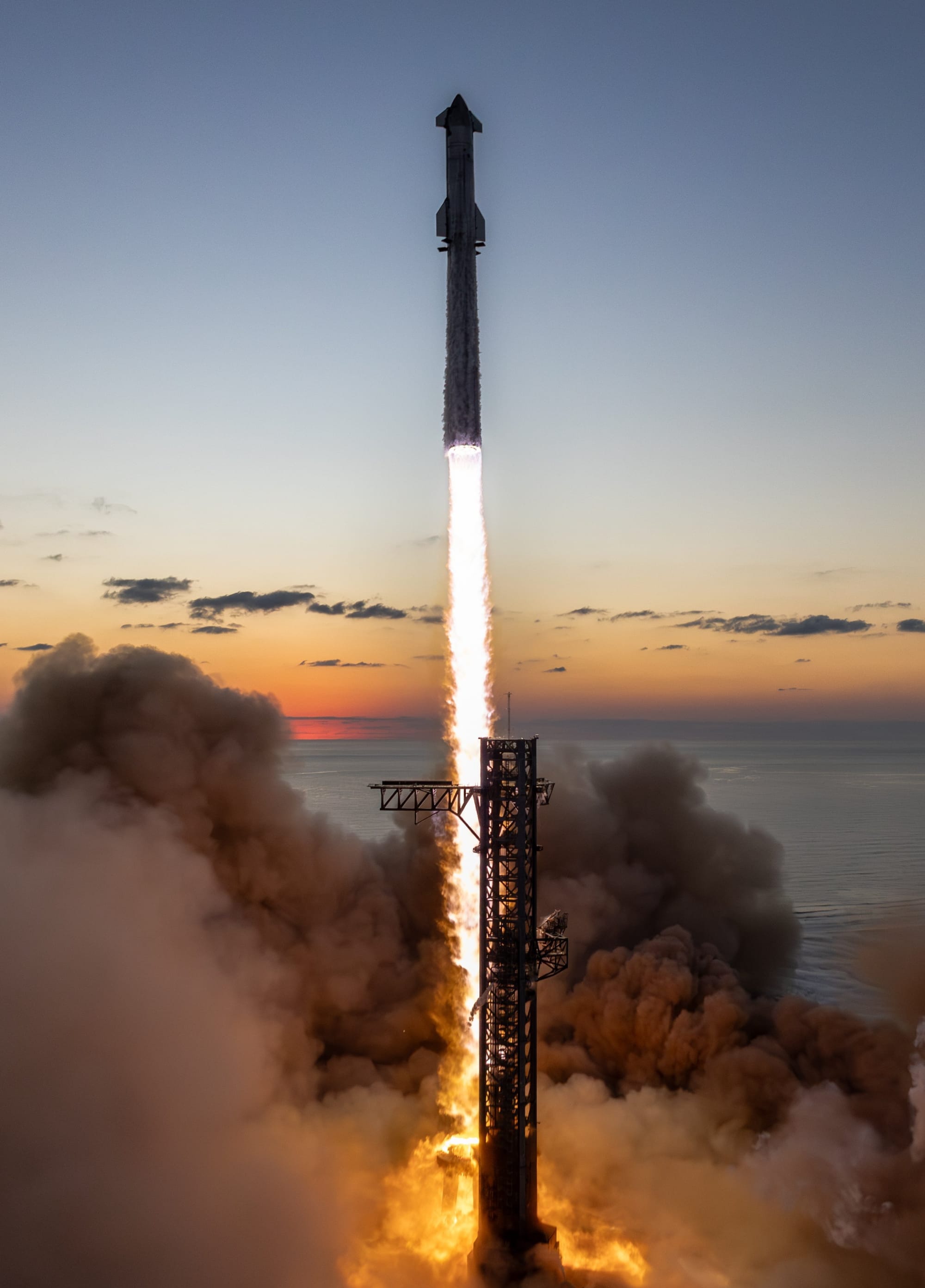 Starship-Super Heavy lifting off during its fifth flight test. ©SpaceX