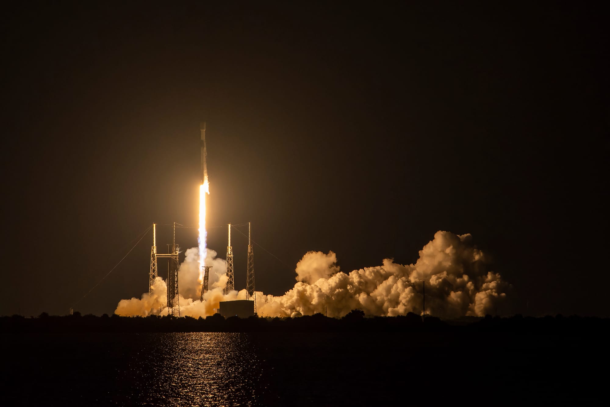 Falcon 9 lifting off from Space Launch Complex 40 for the Starlink Group 10-10 mission. ©SpaceX