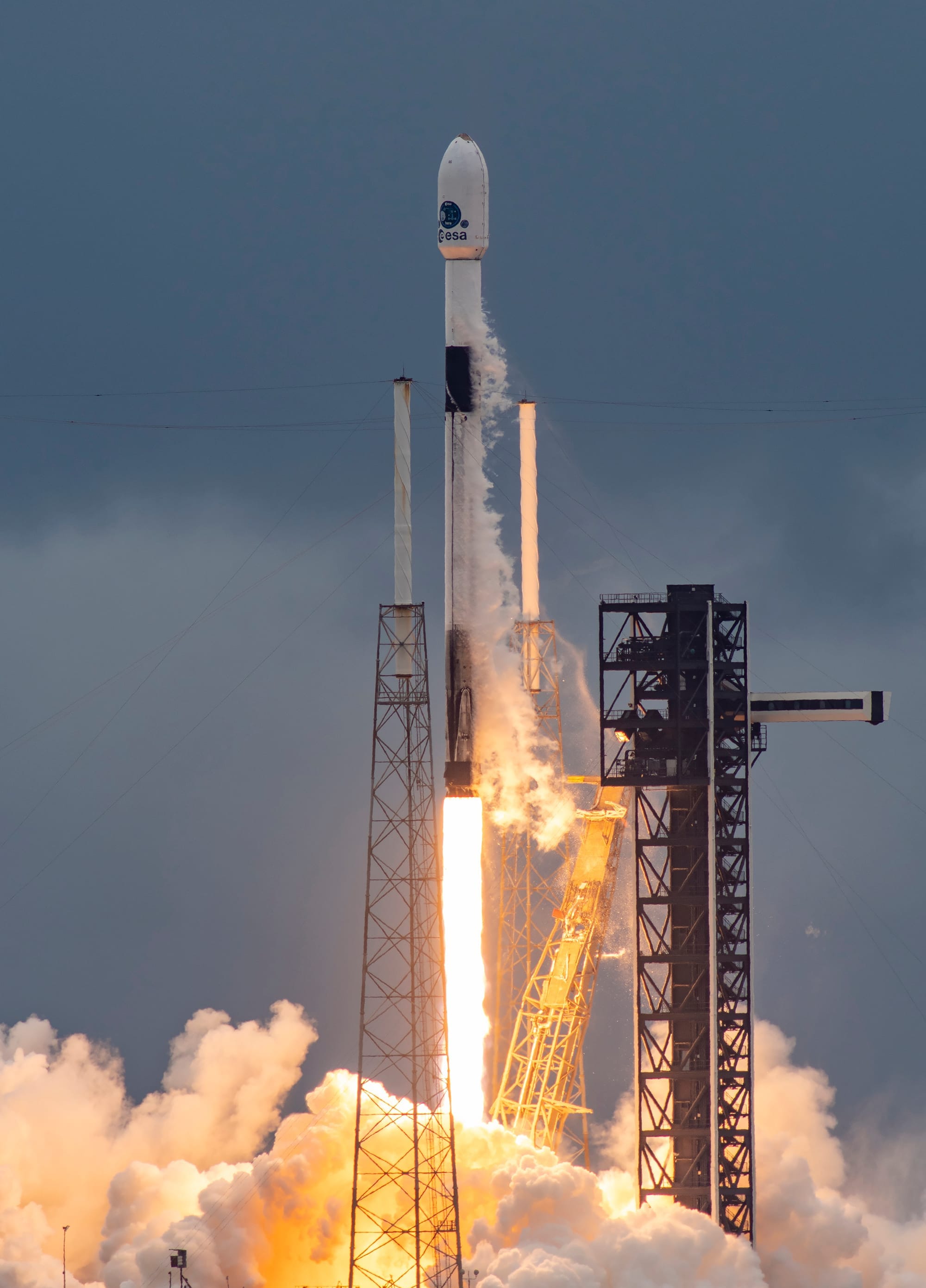 Falcon 9 lifting off from Space Launch Complex 40 for ESA's Hera mission. ©SpaceX