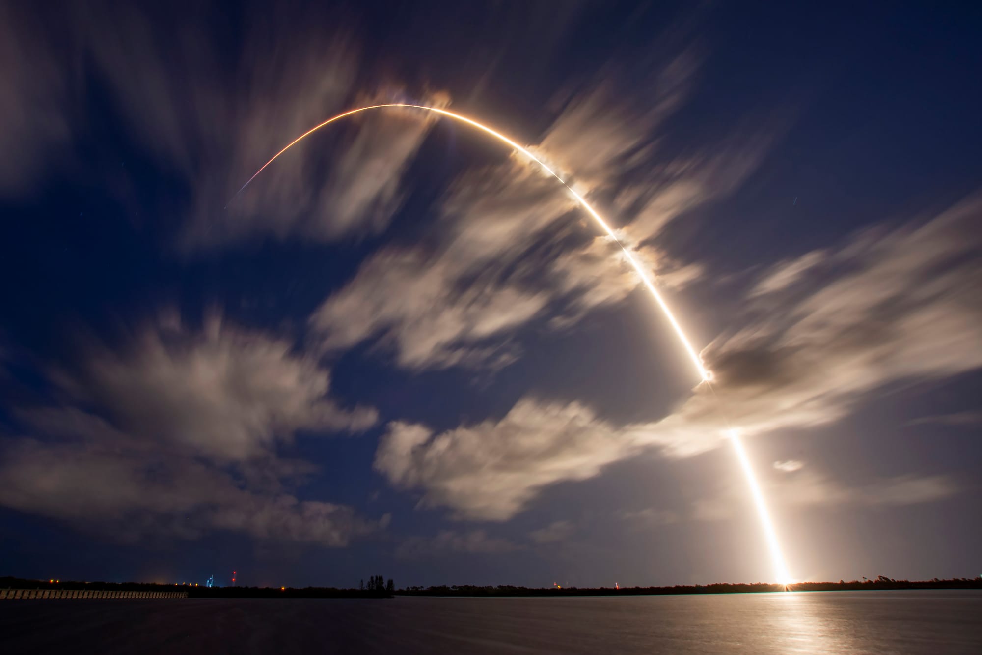 A long exposure photo of the Falcon 9 for the Starlink Group 8-19 mission. ©SpaceX