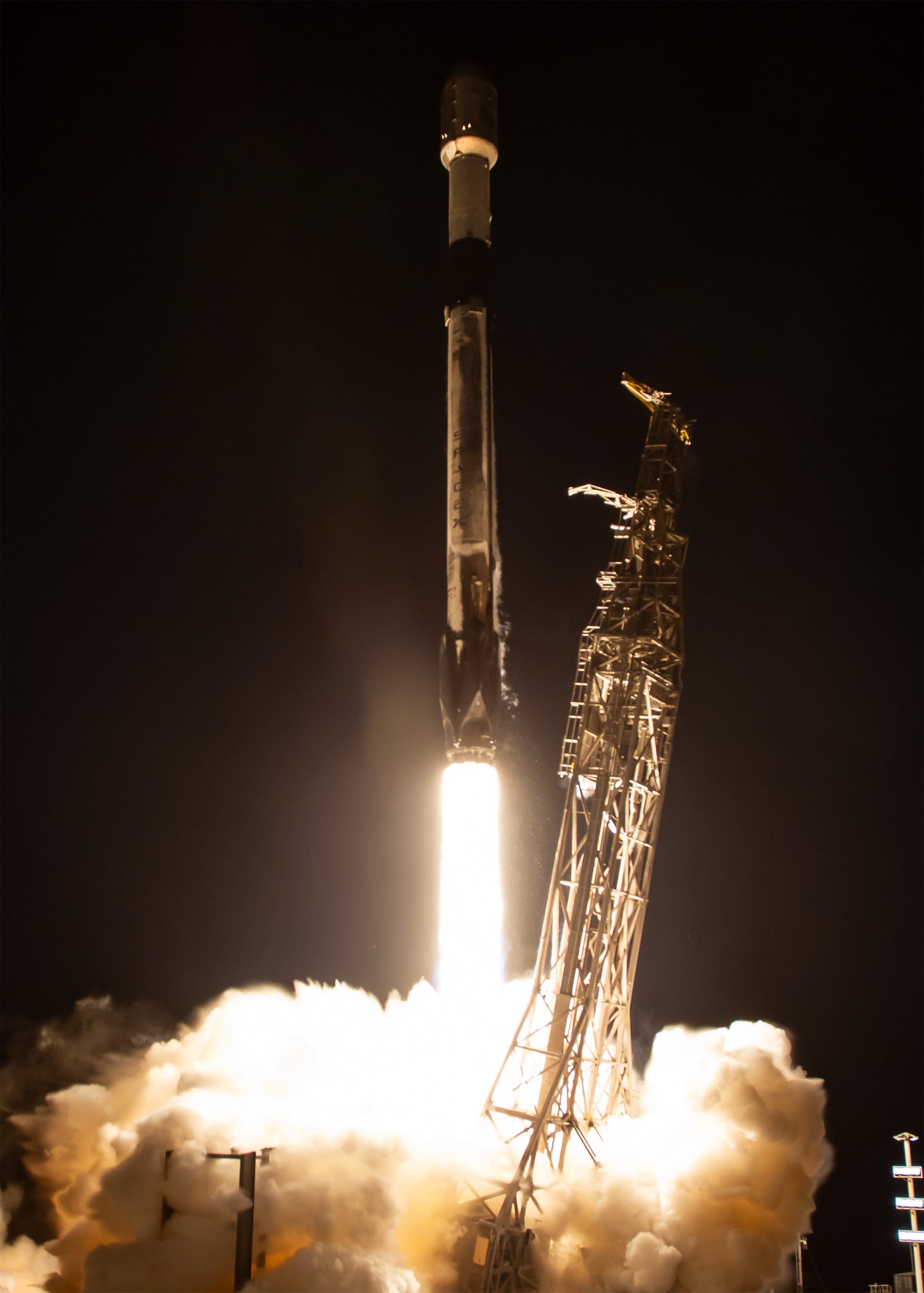 Falcon 9 lifting off from Space Launch Complex 4E for the OneWeb 20 mission. ©SpaceX