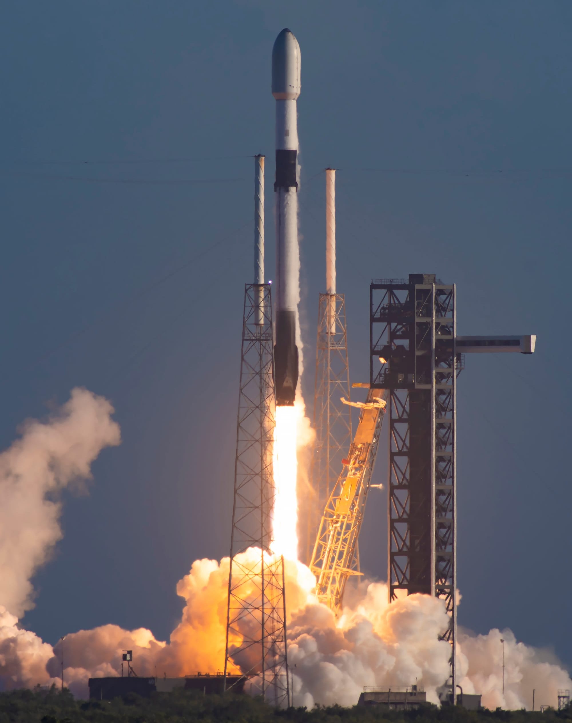 Falcon 9 lifting off from Space Launch Complex 40 for the Starlink Group 6-61 mission. ©SpaceX