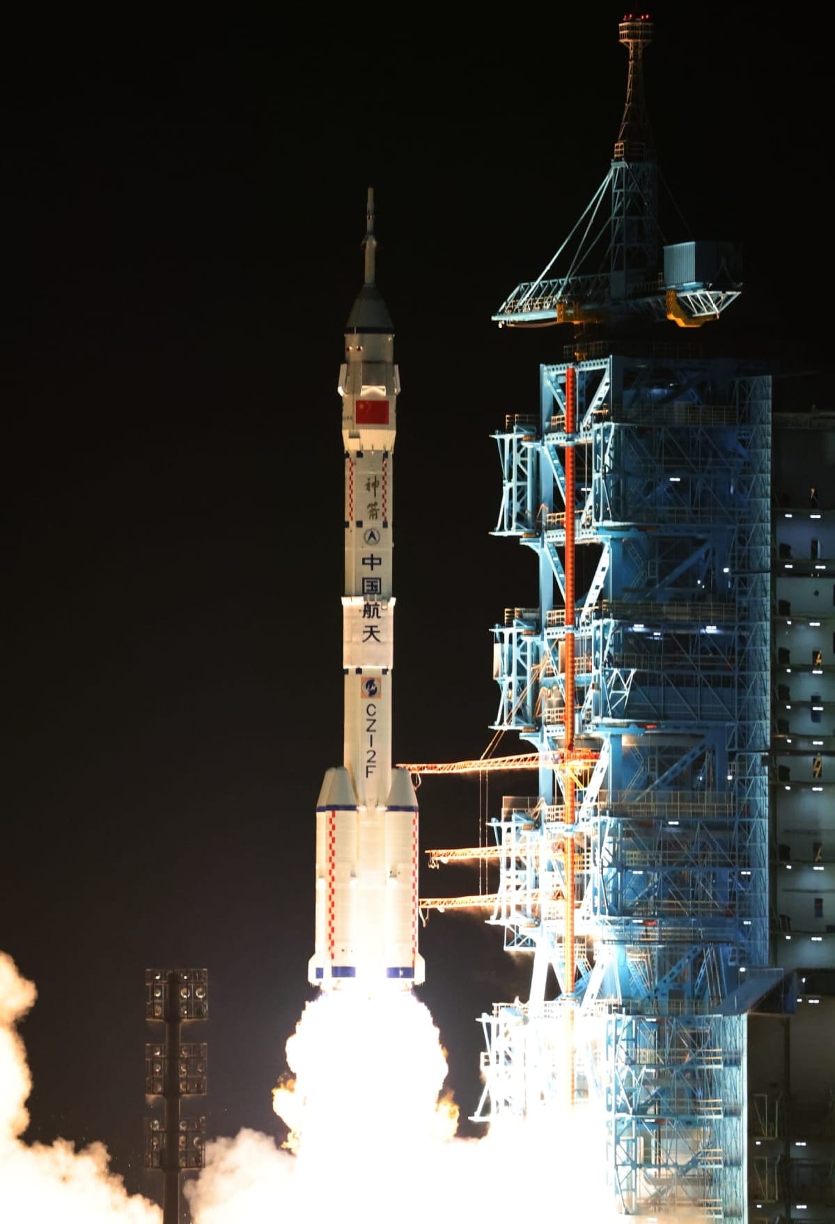 The Long March 2F/G Y19 vehicle lifting off for the Shenzhou-19 mission. ©Gu Jianwen/China Daily