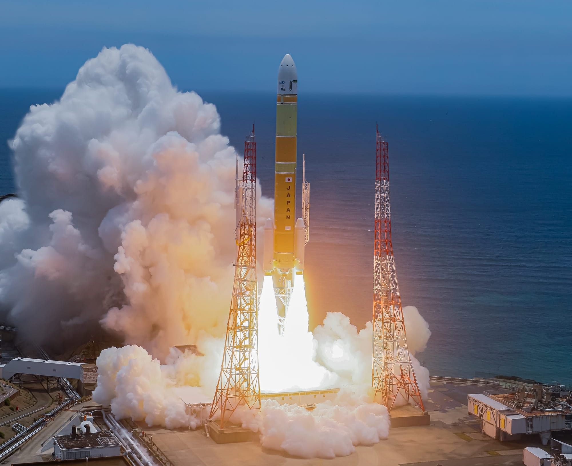 H3 lifting off from the Tanegashima Space Center carrying the DSN-3 satellite. ©JAXA