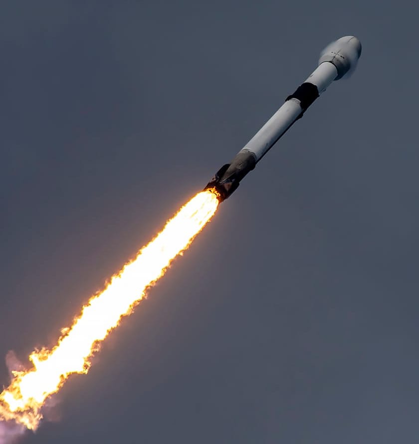 Falcon 9 during first-stage flight for the Starlink Group 6-77 mission. ©SpaceX