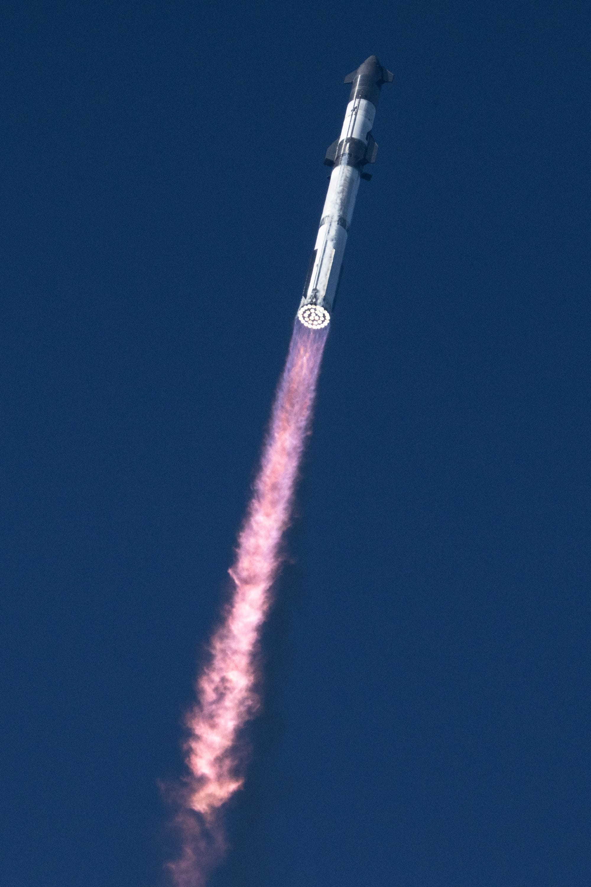 Starship-Super Heavy in first-stage flight during the vehicle's sixth flight test. ©SpaceX