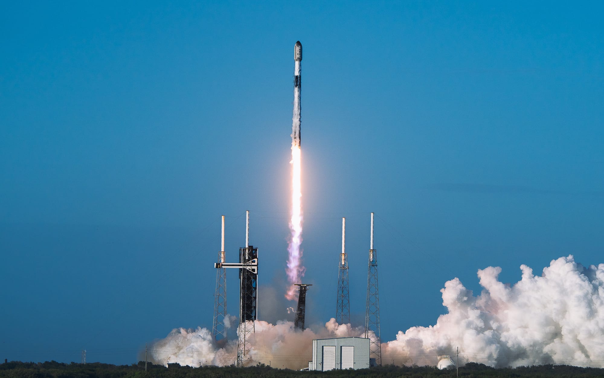 Falcon 9 lifting off from Space Launch Complex 40 for the Starlink Group 6-69 mission. ©SpaceX