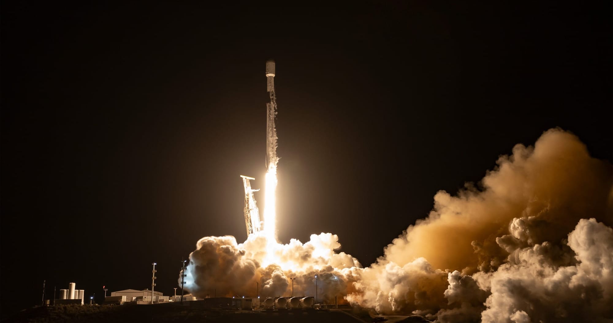 Falcon 9 lifting off from Space Launch Complex 4E for the Starlink Group 9-11 mission. ©SpaceX