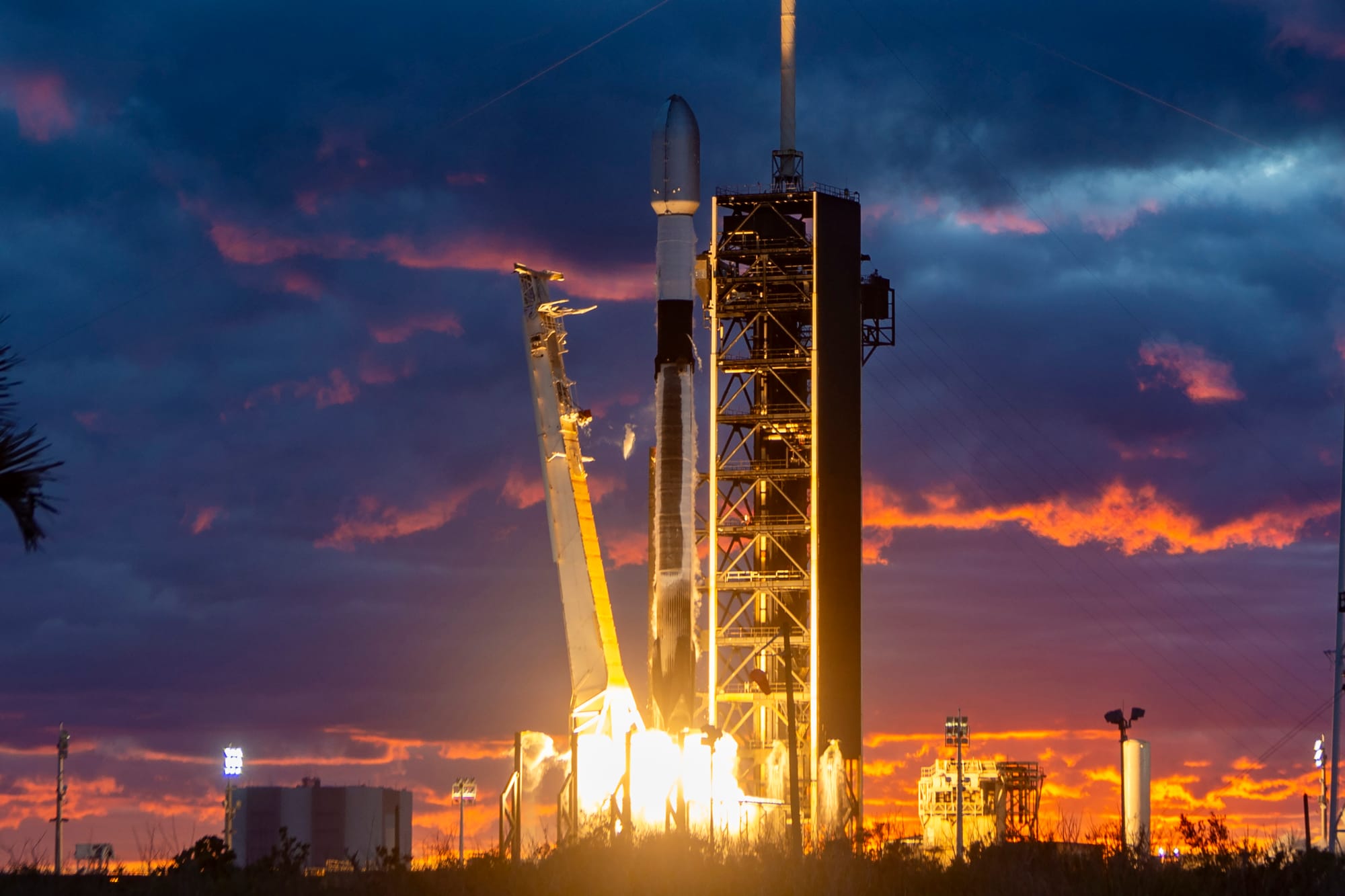 Falcon 9 lifting off from Space Launch Complex 39A carrying the Optus-X spacecraft. ©SpaceX