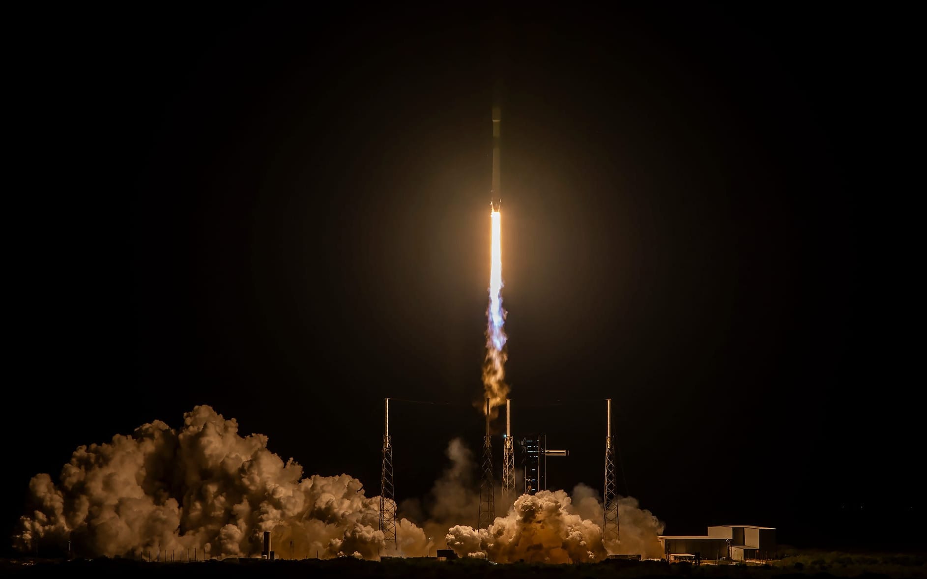 Falcon 9 lifting off from Space Launch Complex 40 for the Starlink Group 12-1 mission. ©SpaceX