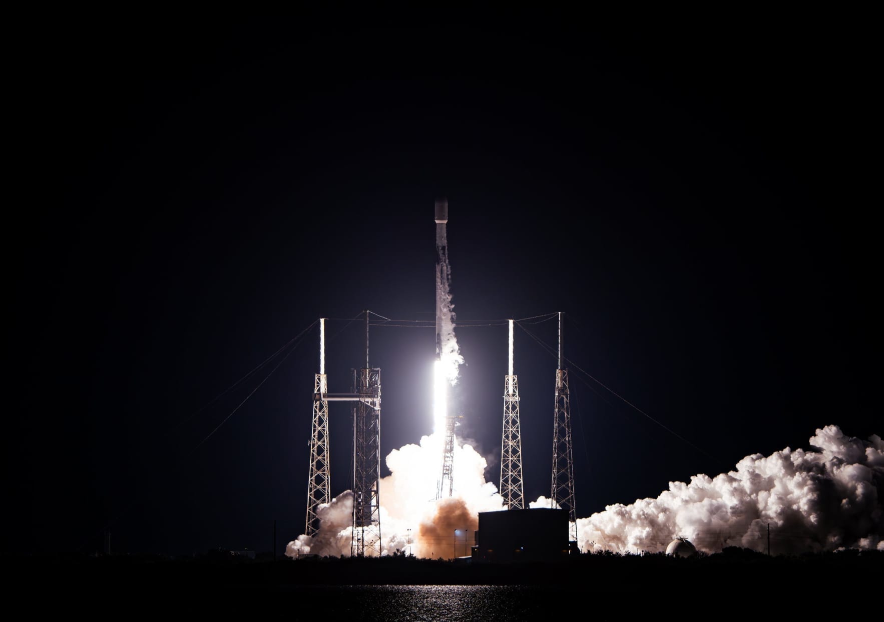 Falcon 9 lifting off from Space Launch Complex 40 for the Starlink Group 6-70. ©SpaceX