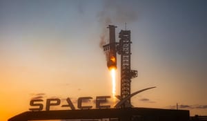 Super Heavy Booster 12 during its catch attempt during flight five. ©SpaceX